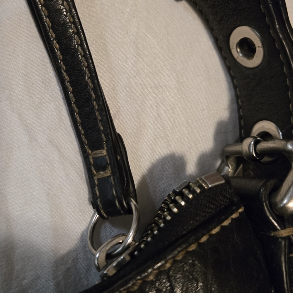 Vintage Coach Black Leather Shoulder Bag with Elegant Silhouette - Picture 6 of 10
